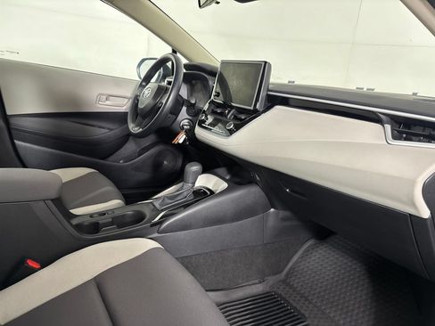 Used 2025 Toyota Corolla LE FWD image 31