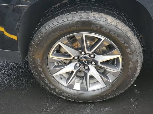 Certified 2023 Chevrolet Suburban Z71 w/ Luxury Package AWD/4WD image 5