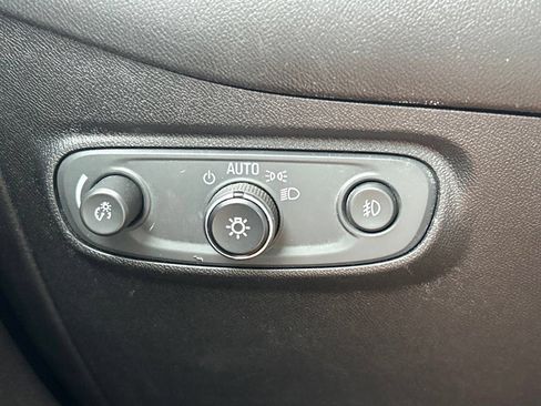 Used 2018 Chevrolet Equinox Premier FWD image 26