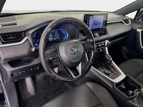 Used 2021 Toyota RAV4 SE w/ Weather & Moonroof Package image 10