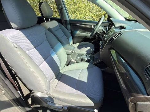 Used 2013 Kia Sorento LX image 30