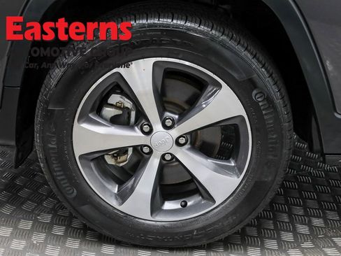 Used 2021 Jeep Cherokee Limited image 30