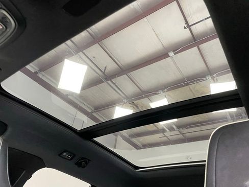 Used 2021 Volvo XC40 T5 R-Design w/ Advanced Package image 25