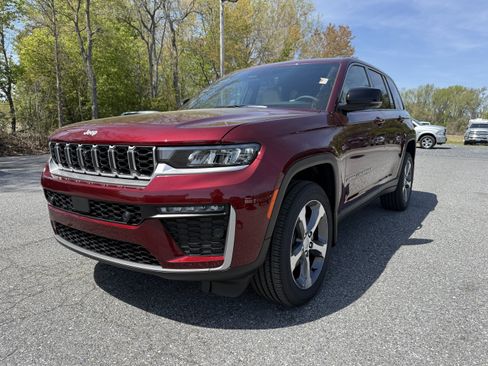 New 2026 Jeep Grand Cherokee Limited AWD/4WD image 3