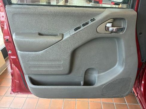 Used 2019 Nissan Frontier SV image 14