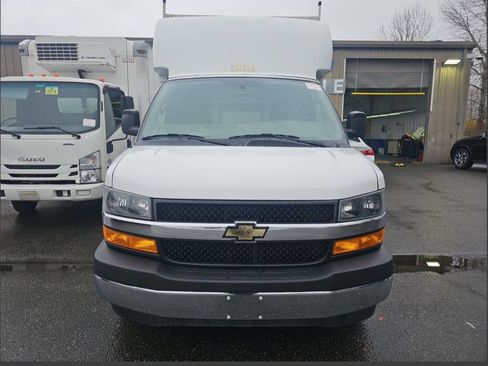 Used 2019 Chevrolet Express 3500 w/ Power Convenience Package image 3