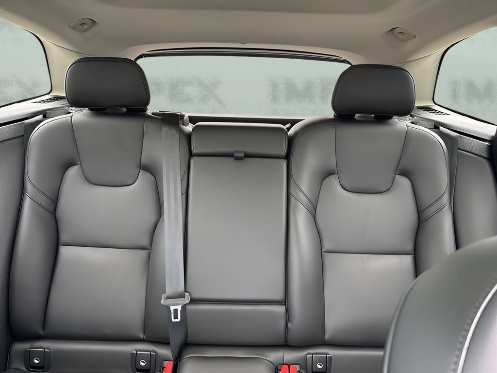 Used 2024 Volvo XC60 B5 Core AWD/4WD image 12