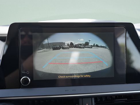 Used 2025 Toyota Prius XLE FWD image 35