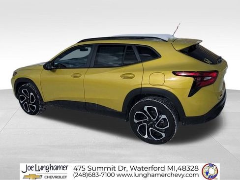 Used 2024 Chevrolet Trax RS w/ Sunroof Package image 7