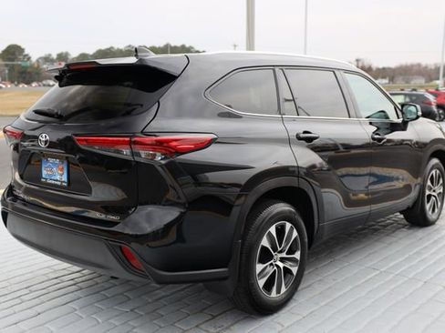 Used 2021 Toyota Highlander XLE image 5