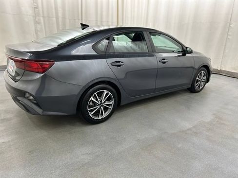 Used 2022 Kia Forte LXS w/ LXS Technology Package FWD image 4