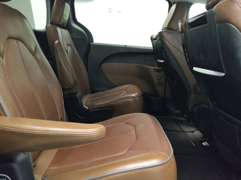 Used 2017 Chrysler Pacifica Limited FWD image 19