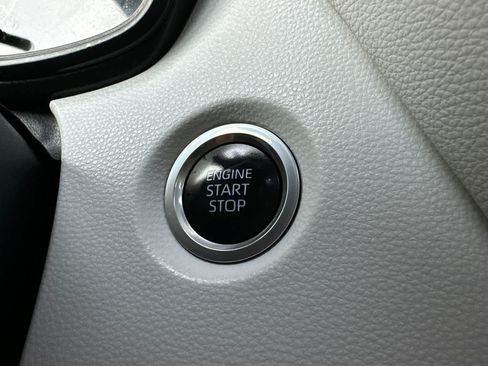 Used 2020 Toyota Corolla SE w/ SE Premium Package FWD image 21