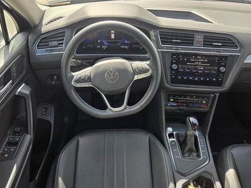 Certified 2023 Volkswagen Tiguan SE FWD image 16