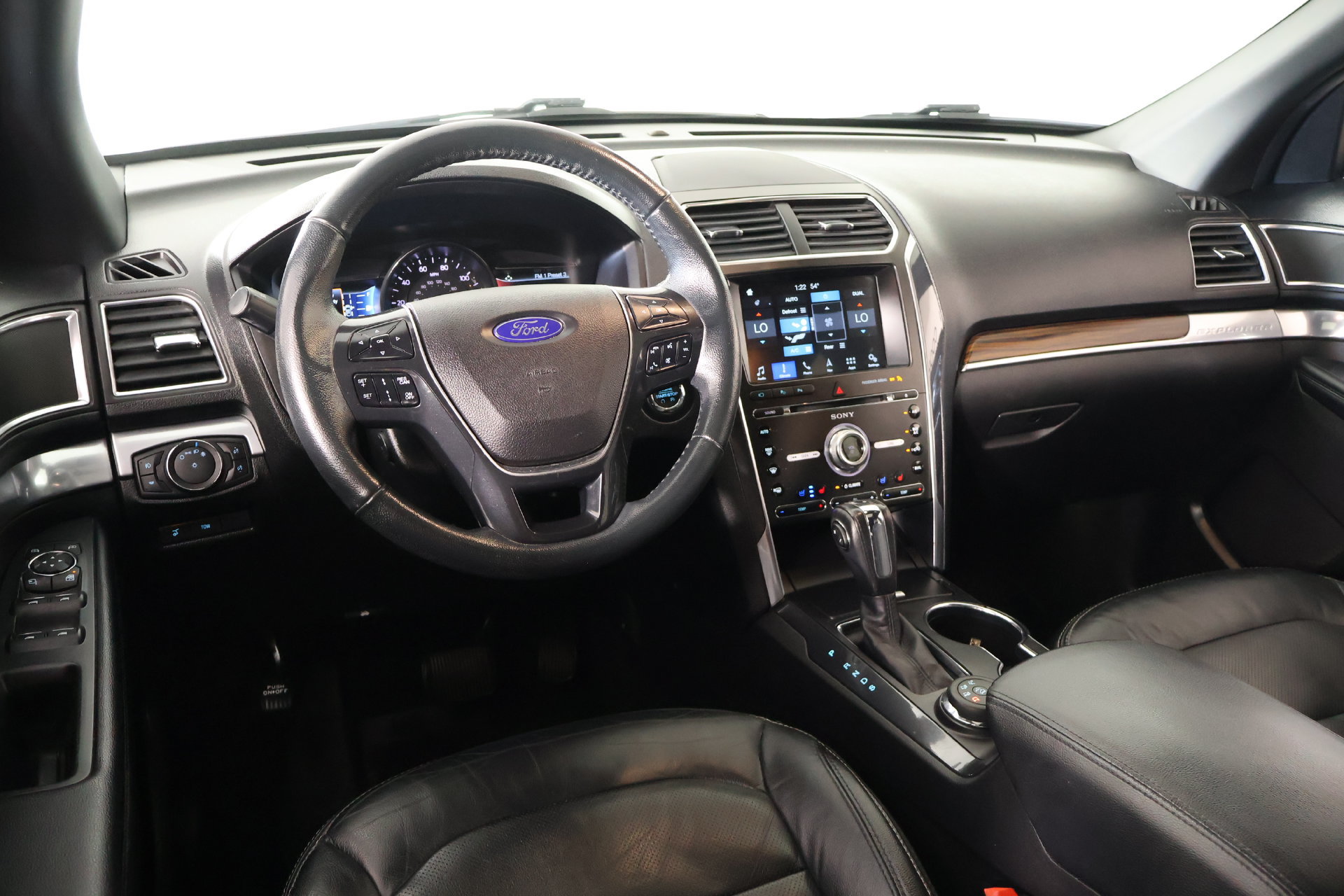 Used 2018 Ford Explorer Limited w/ Equipment Group 301A AWD/4WD image 2