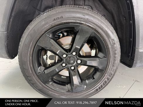 Used 2023 Jeep Grand Cherokee L Laredo AWD/4WD image 14