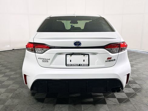 Used 2023 Toyota Corolla SE FWD image 4
