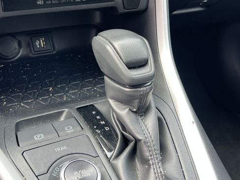 Used 2025 Toyota RAV4 XLE AWD/4WD image 19