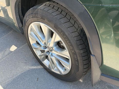 Used 2023 Toyota Highlander Limited AWD/4WD image 32