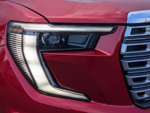 Used 2024 GMC Acadia Denali image 9