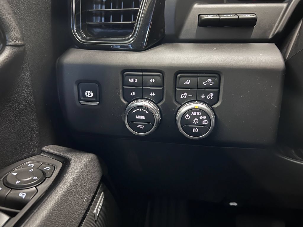 Used 2025 GMC Sierra 1500 AT4 w/ AT4 Premium Package AWD/4WD image 28