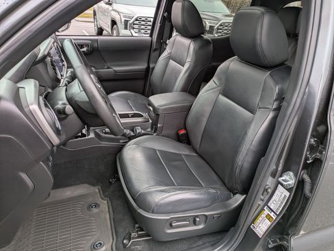 Used 2023 Toyota Tacoma TRD Off-Road w/ TRD Premium Off Road Package image 8