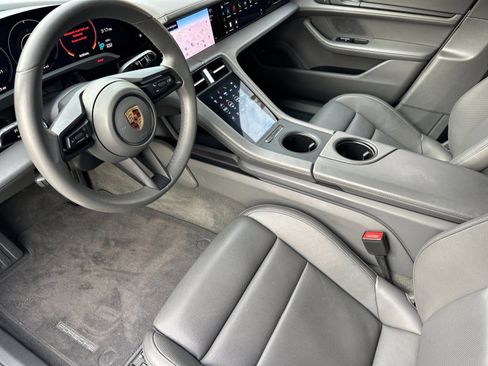 Used 2022 Porsche Taycan image 4