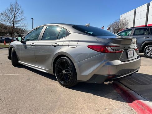 Used 2025 Toyota Camry SE image 8