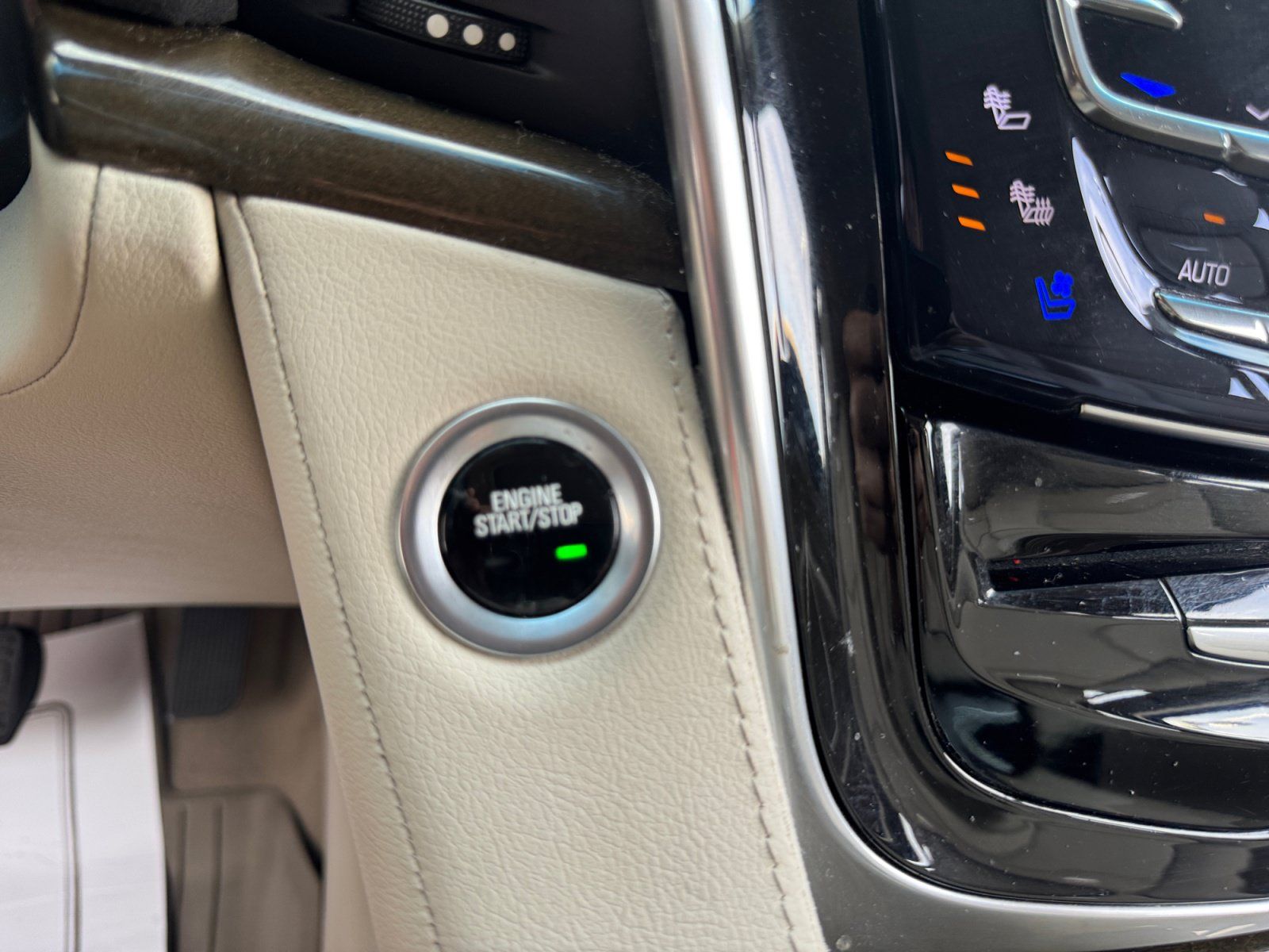 Used 2020 Cadillac Escalade ESV Luxury AWD/4WD image 30