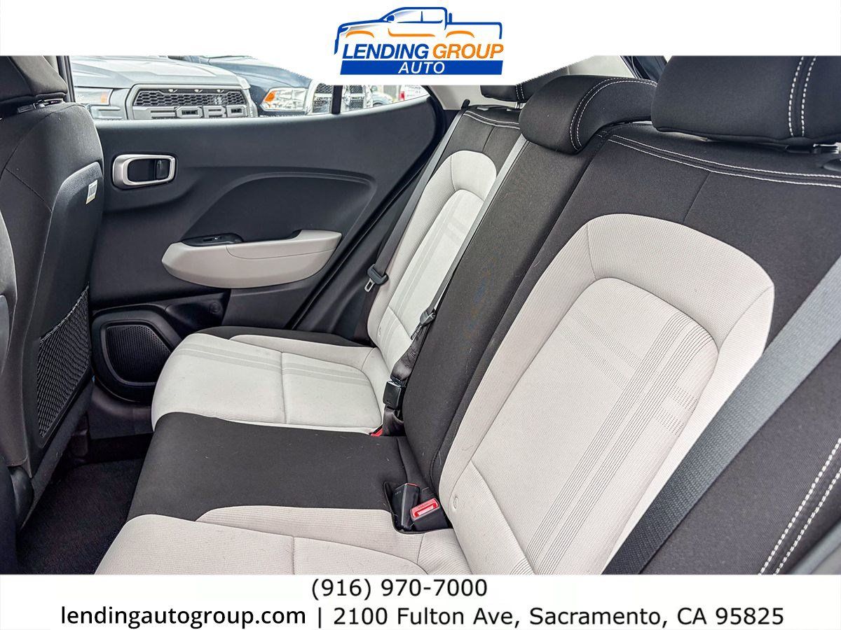 Used 2023 Hyundai Venue SEL FWD image 17