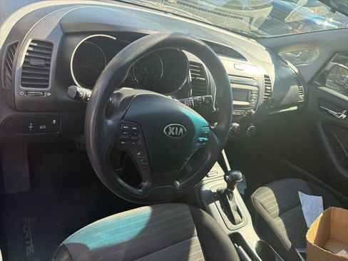 Used 2016 Kia Forte LX image 9