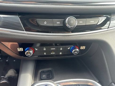 Used 2021 Buick Enclave Essence w/ Sound and Sites Package AWD/4WD image 31