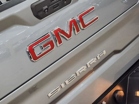 Used 2023 GMC Sierra 1500 SLT w/ SLT Convenience Package image 24