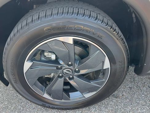 Used 2024 Nissan Rogue SV w/ SV Premium Package AWD/4WD image 8