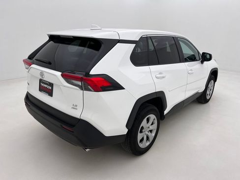 Used 2022 Toyota RAV4 LE image 7
