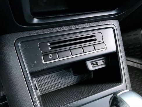 Used 2017 Volkswagen Tiguan S image 15