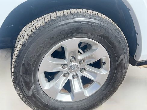Used 2022 RAM 1500 Laramie AWD/4WD image 29