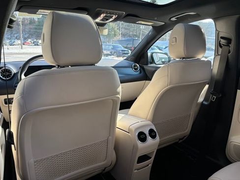 Used 2025 Mercedes-Benz GLA 250 4MATIC image 43