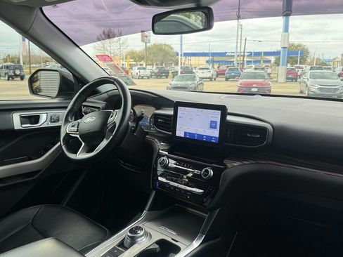 Used 2022 Ford Explorer Limited w/ Equipment Group 301A image 10