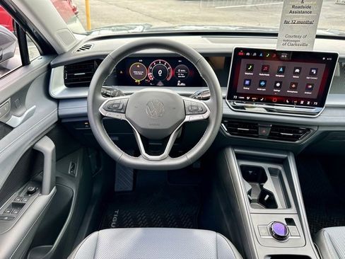 New 2025 Volkswagen Tiguan SE image 15