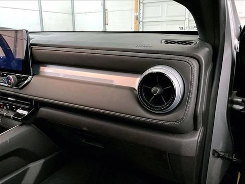 Used 2024 Chevrolet Colorado LT w/ LT Convenience Package AWD/4WD image 15