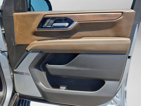 Used 2025 GMC Yukon Denali Ultimate w/ LPO, Floor Liner Package AWD/4WD image 46