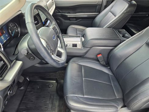 Used 2023 Ford Expedition XLT RWD image 12