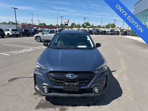 Used 2023 Subaru Outback Onyx Edition AWD/4WD image 2