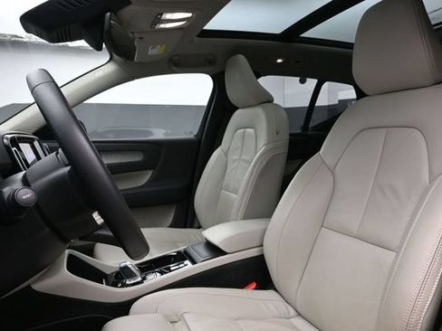 Used 2023 Volvo XC40 B5 Plus w/ Driver Assist Package AWD/4WD image 10