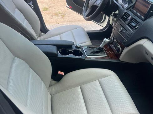 Used 2009 Mercedes-Benz C 300 Sedan image 9