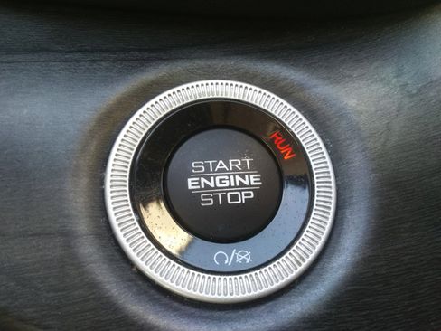 Used 2022 Jeep Grand Cherokee Limited w/ Luxury Tech Group II image 19