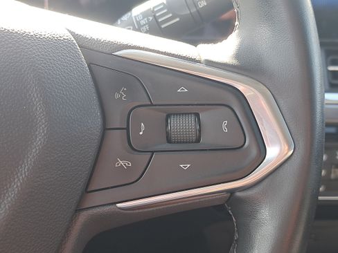 Used 2025 Chevrolet Trax ACTIV FWD image 17