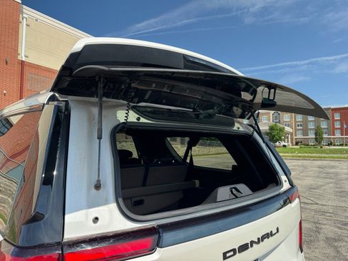 Used 2025 GMC Yukon XL Denali Ultimate AWD/4WD image 16