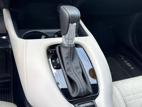 Used 2025 Honda HR-V LX image 31